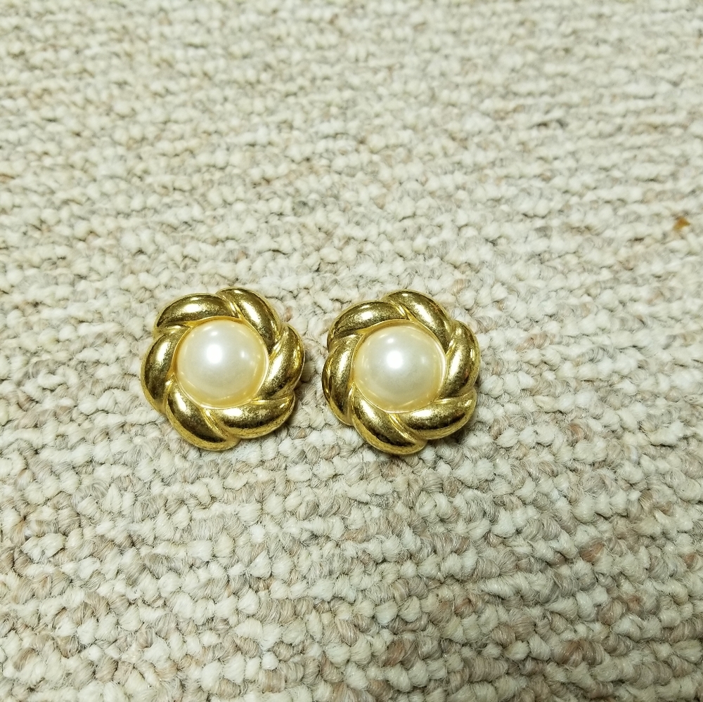 Earring - Picture 2 of 8